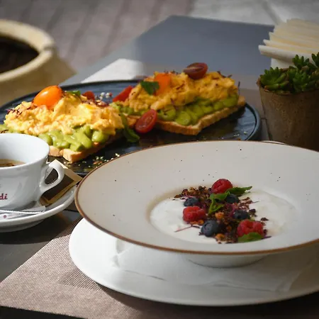 Atlas House Luxury בית הארחה 4*