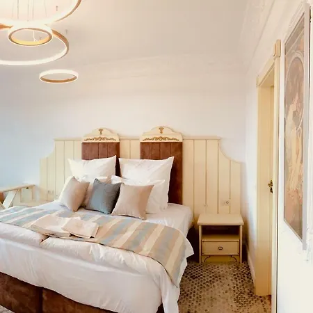 Atlas House Luxury בית הארחה