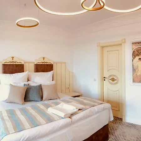 Atlas House Luxury בית הארחה 4*