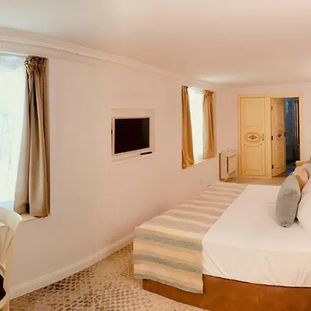 Atlas House Luxury בית הארחה 4*