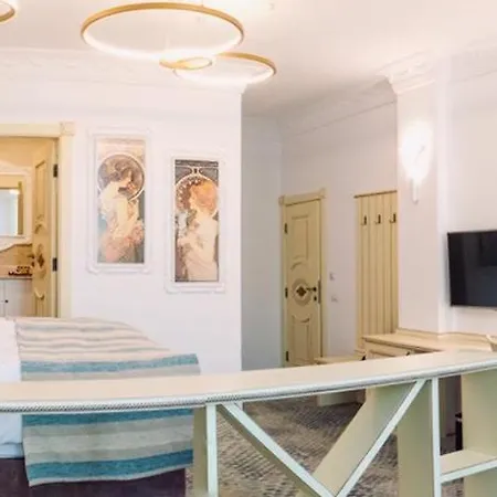 Atlas House Luxury בית הארחה